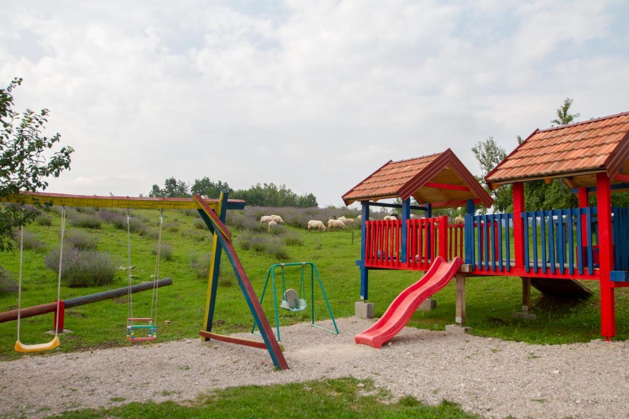 Lavanda Farm Apartmani Rakovica Buitenkant foto